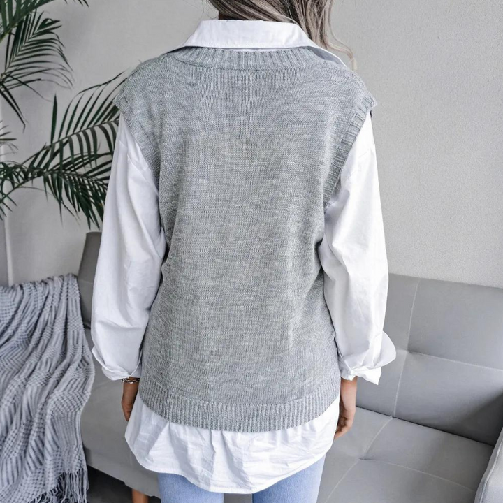 Stylish Arlette women's cardigan with pointed neckline and fashionable cable knit