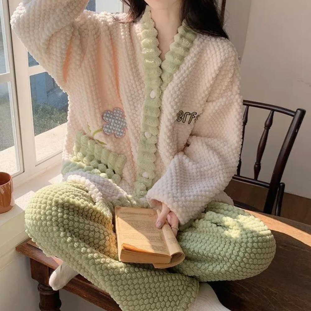 Vivien - Luxurious women's pyjamas with exceptional comfort and a pleasant warm wrapping