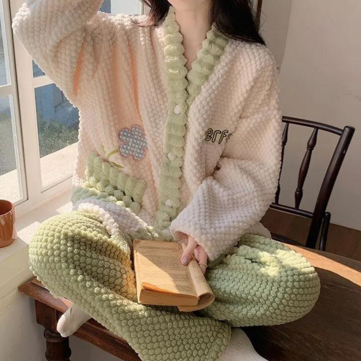 Vivien - Luxurious women's pyjamas with exceptional comfort and a pleasant warm wrapping