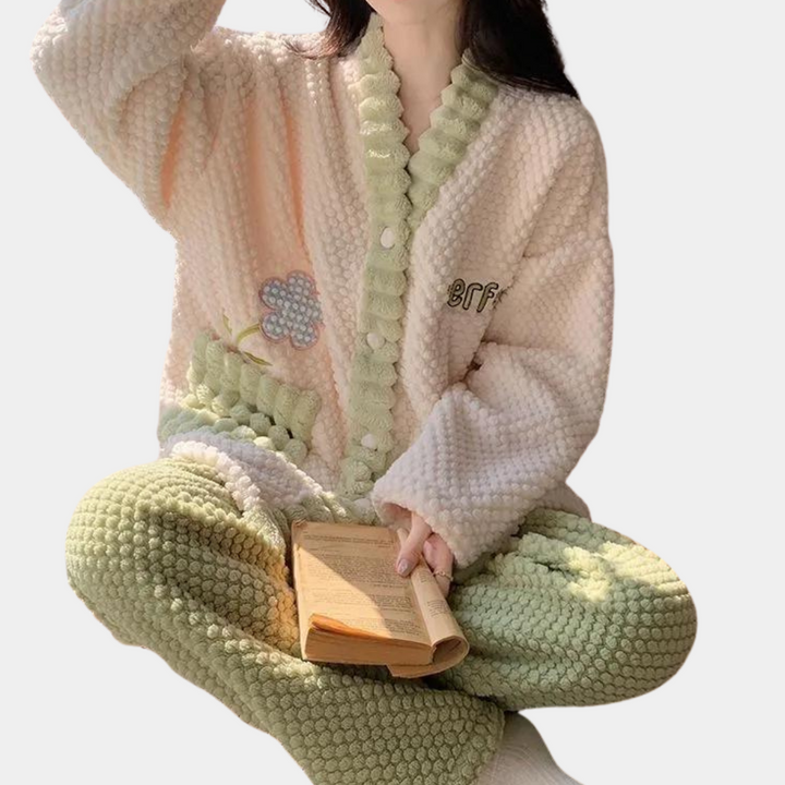 Vivien - Luxurious women's pyjamas with exceptional comfort and a pleasant warm wrapping