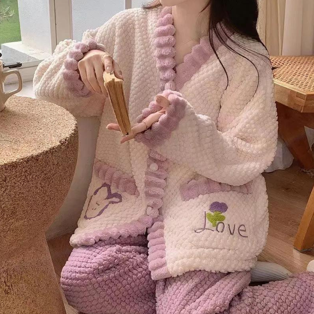 Vivien - Luxurious women's pyjamas with exceptional comfort and a pleasant warm wrapping