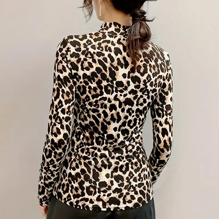 Dorotea - Stylish women's top with luxurious panther pattern