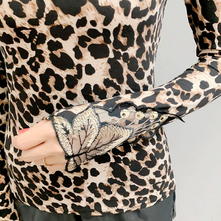 Dorotea - Stylish women's top with luxurious panther pattern