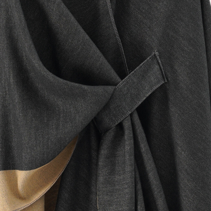 Stylish luxury ponchos for women from Aristea - elegance in every detail