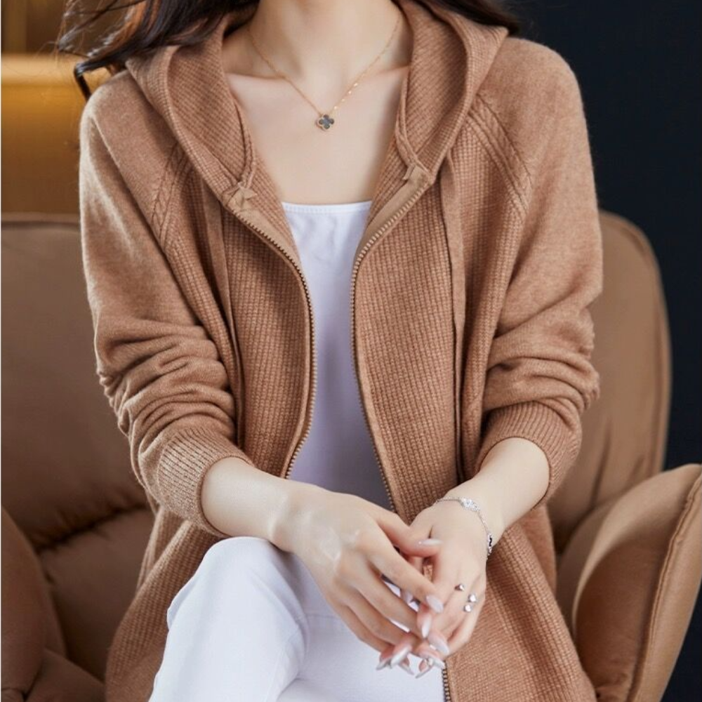 Danika - Elegant and comfortable women's hooded waistcoat