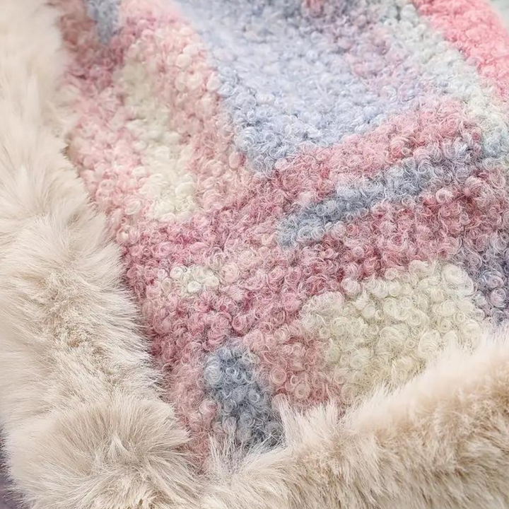 The elegant and cosy Daniella scarf - the perfect choice for stylish women!