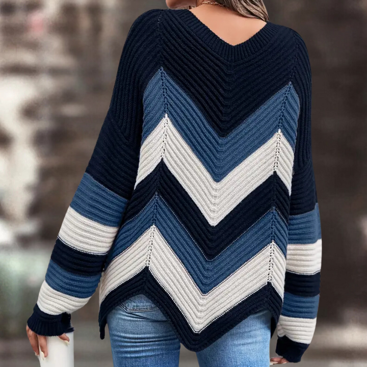 Stylish women's jumper with wavy weave effect