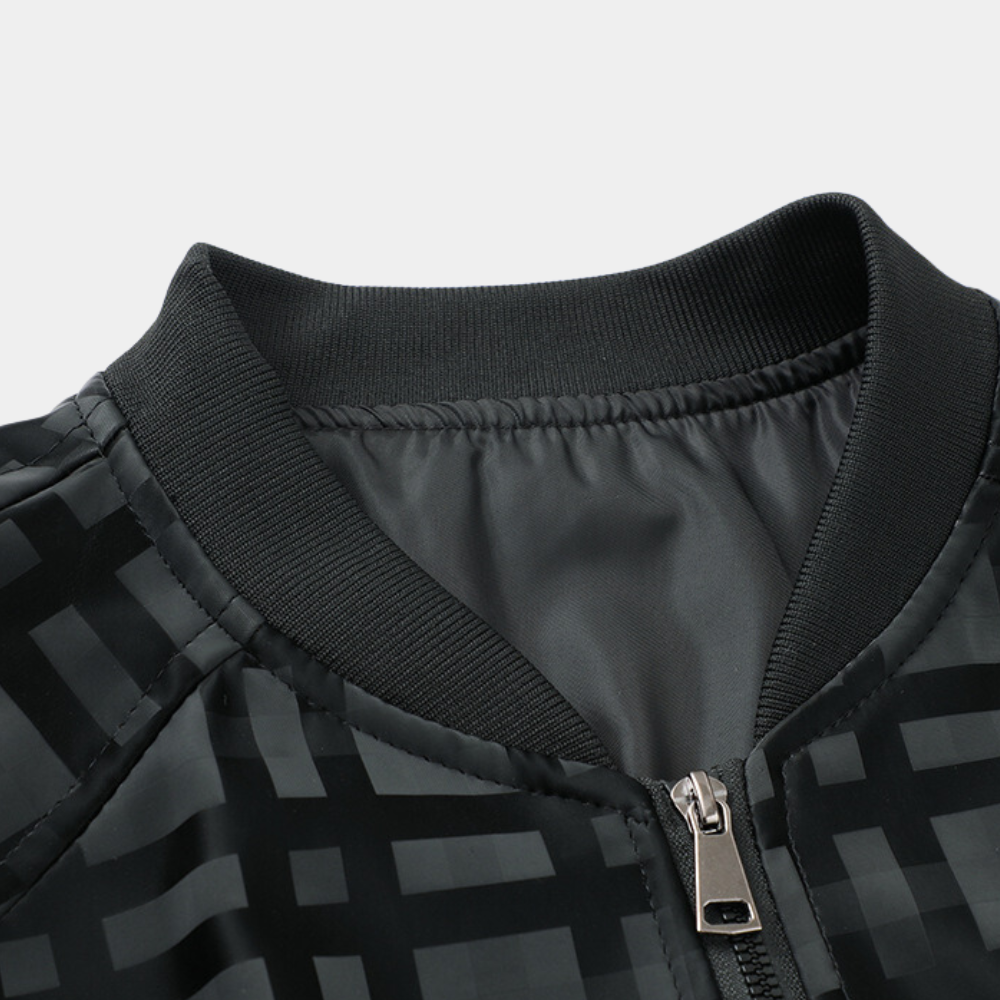 BRADLEY - A super-lightweight windbreaker for adventurous explorers