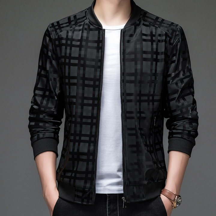 BRADLEY - A super-lightweight windbreaker for adventurous explorers