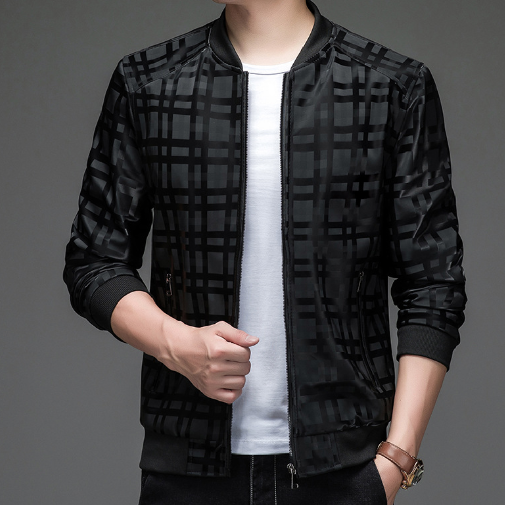 BRADLEY - A super-lightweight windbreaker for adventurous explorers