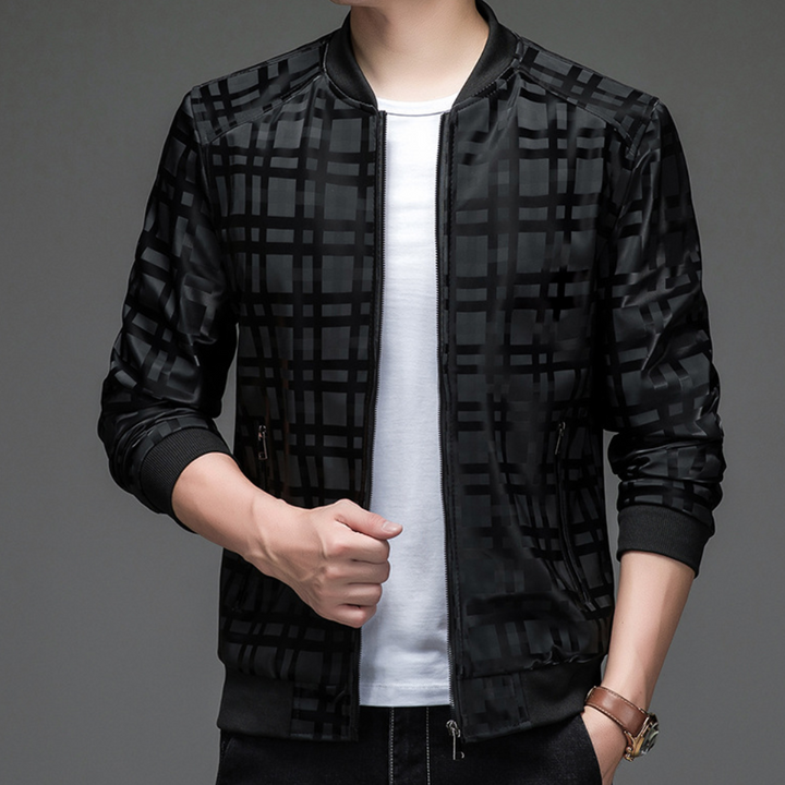 BRADLEY - A super-lightweight windbreaker for adventurous explorers