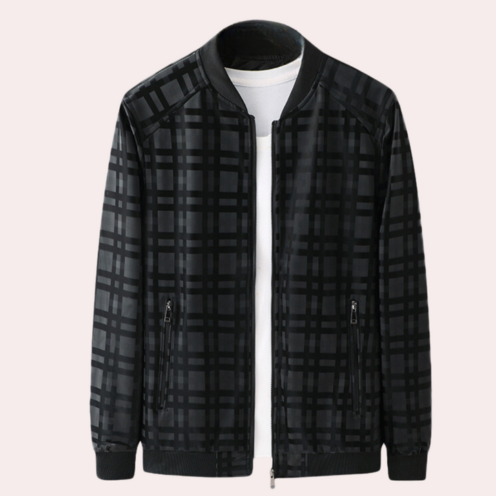 BRADLEY - A super-lightweight windbreaker for adventurous explorers