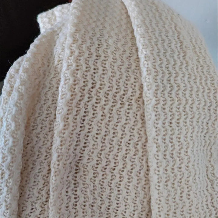 Stylish and elegant ABIGAIL cardigan - a must-have in your wardrobe!