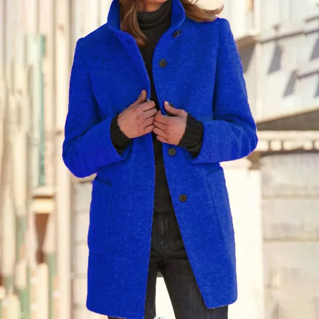 Elegant and comfortable women's coat - a reflection of luxury and style