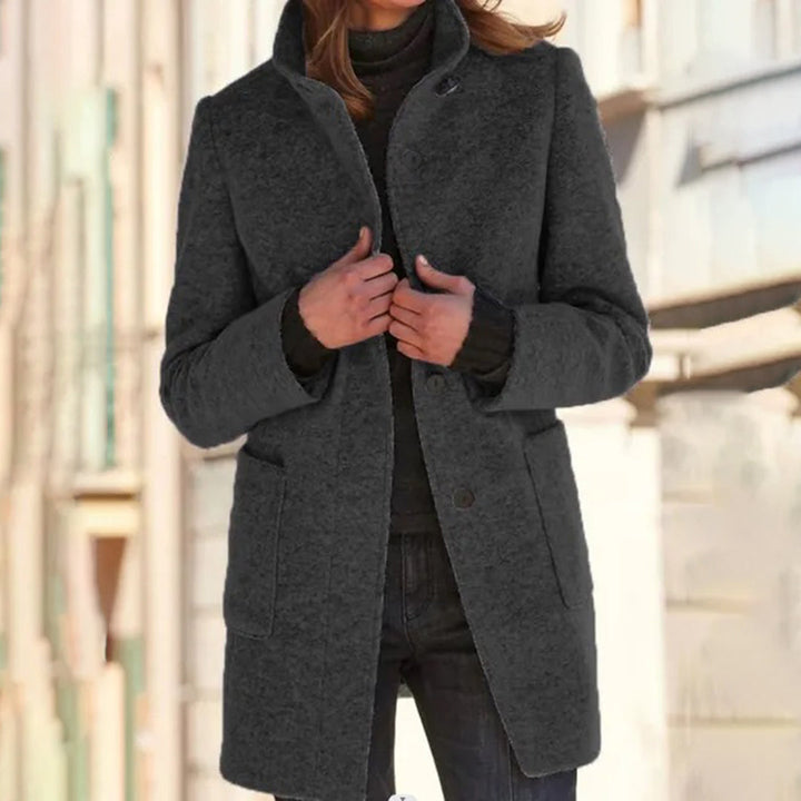 Elegant and comfortable women's coat - a reflection of luxury and style