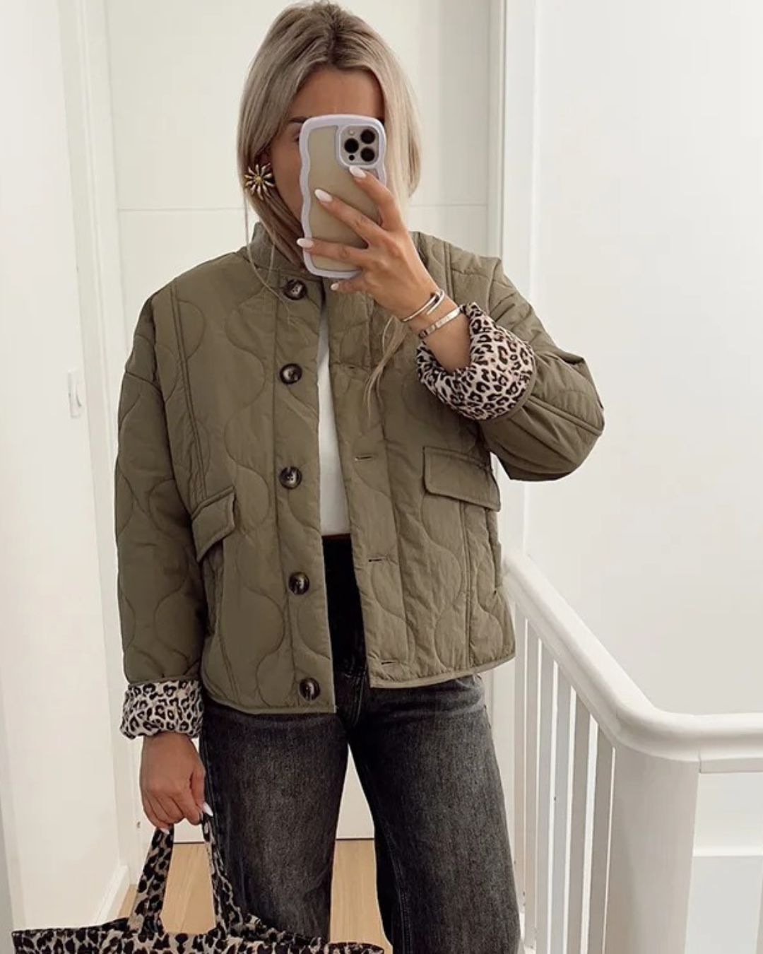 Stylish Noémie™ jacket with fashionable panther lining