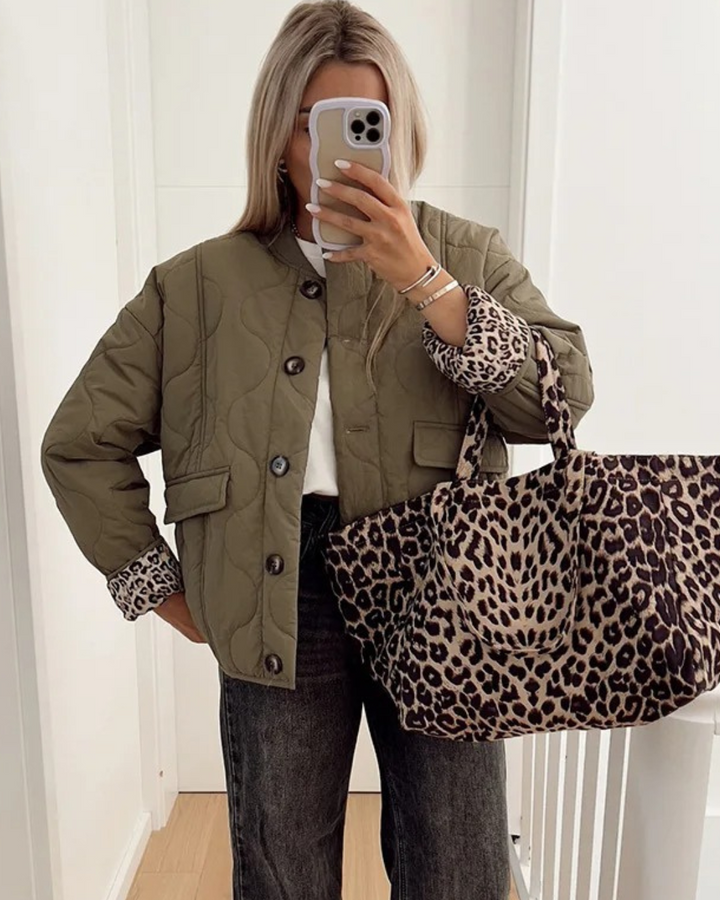 Stylish Noémie™ jacket with fashionable panther lining