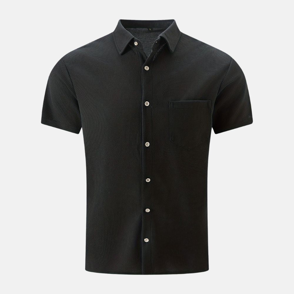 A stylish men's short-sleeved shirt - the perfect choice for everyday looks!