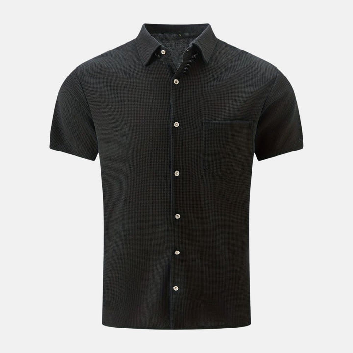 A stylish men's short-sleeved shirt - the perfect choice for everyday looks!
