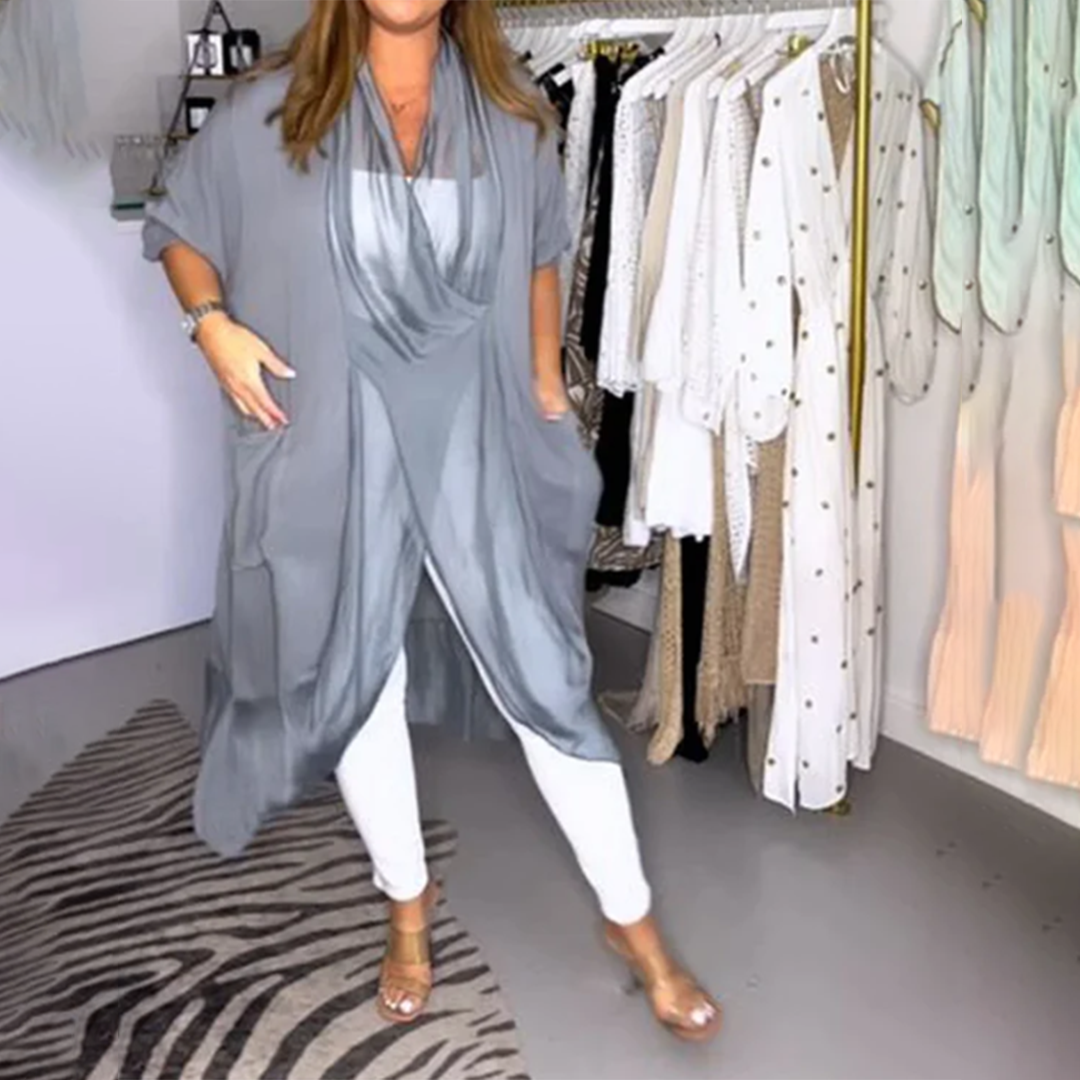 Elegant V-neck top from DOROTHY - the perfect choice for any occasion!