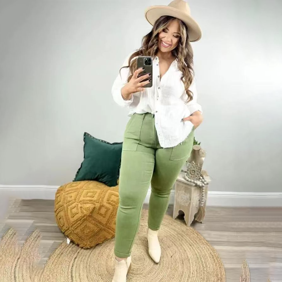 LACEY - Flexible and extremely comfortable joggers for everyday wear