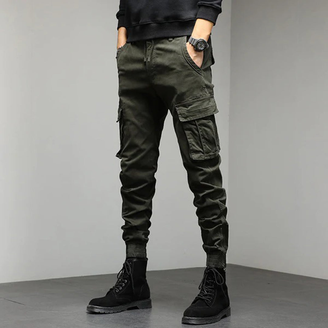 Discover the men's HARRY cargo trousers with 6 practical pockets - the perfect combination of style and functionality!
