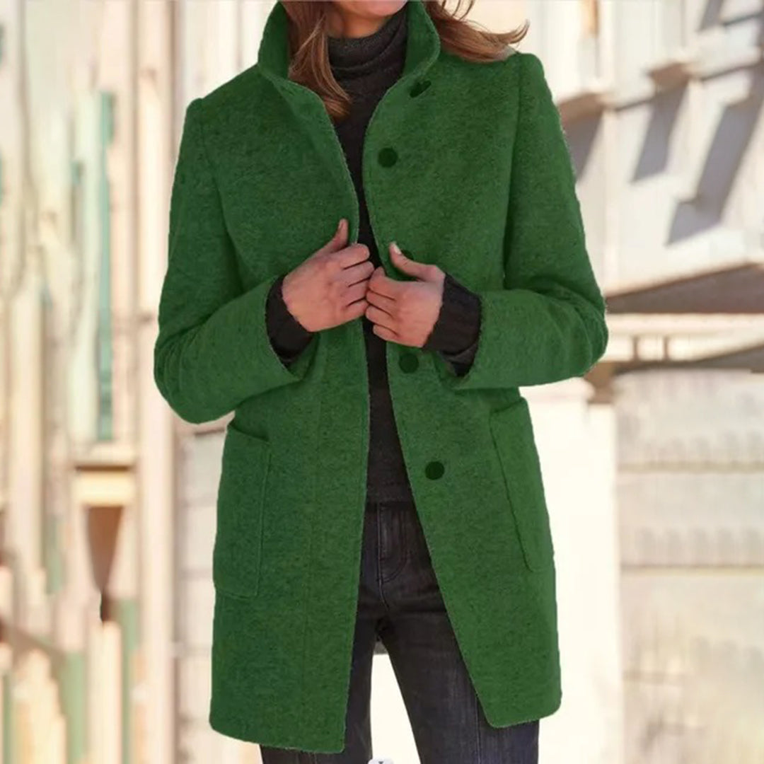 Elegant and comfortable women's coat - a reflection of luxury and style