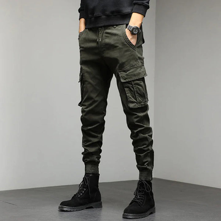 Discover the men's HARRY cargo trousers with 6 practical pockets - the perfect combination of style and functionality!