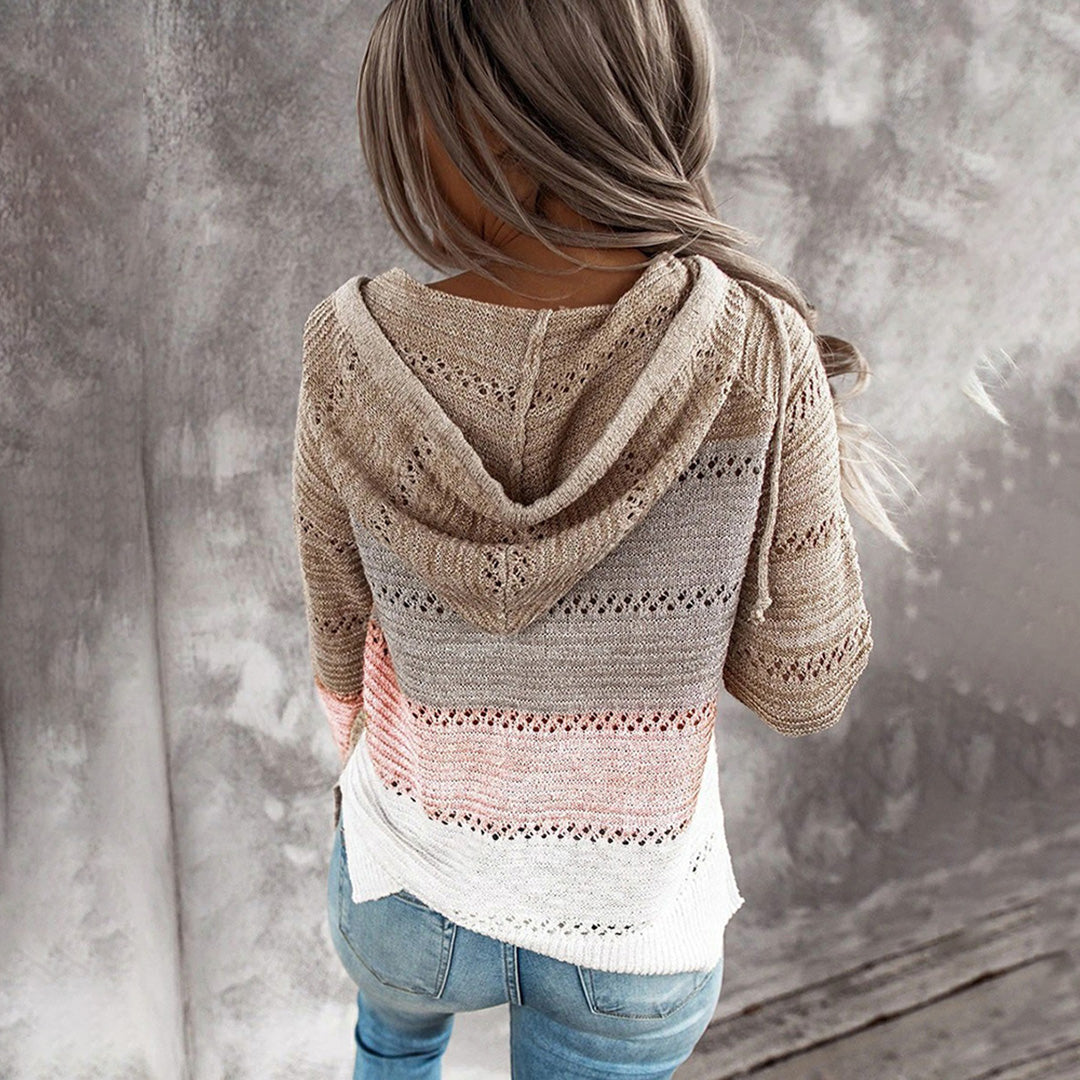 AVALYNN jumper with pointed neckline - A classic of elegance in a sophisticated edition