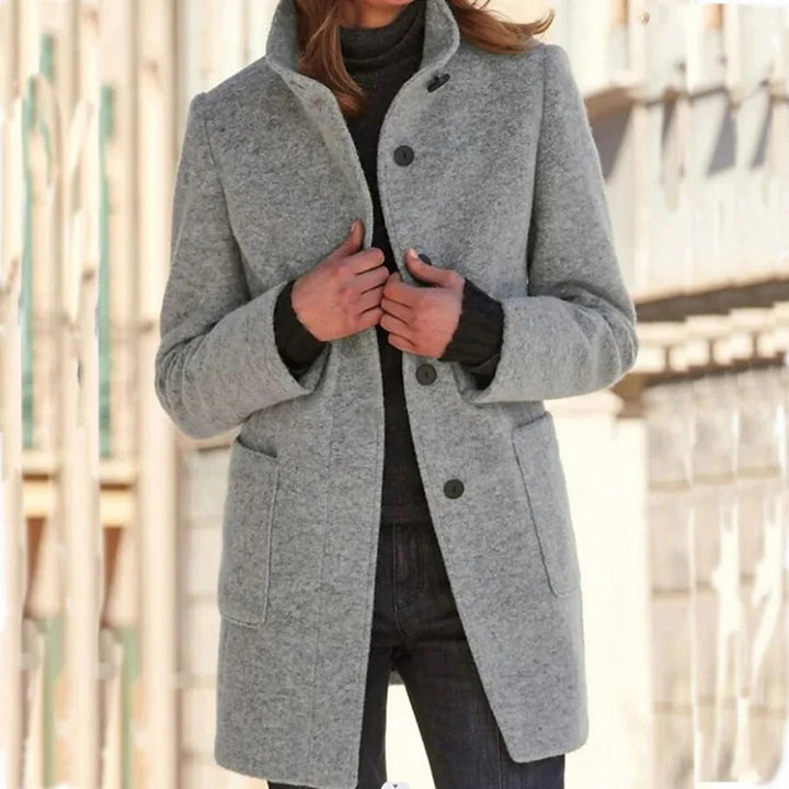 Elegant and comfortable women's coat - a reflection of luxury and style