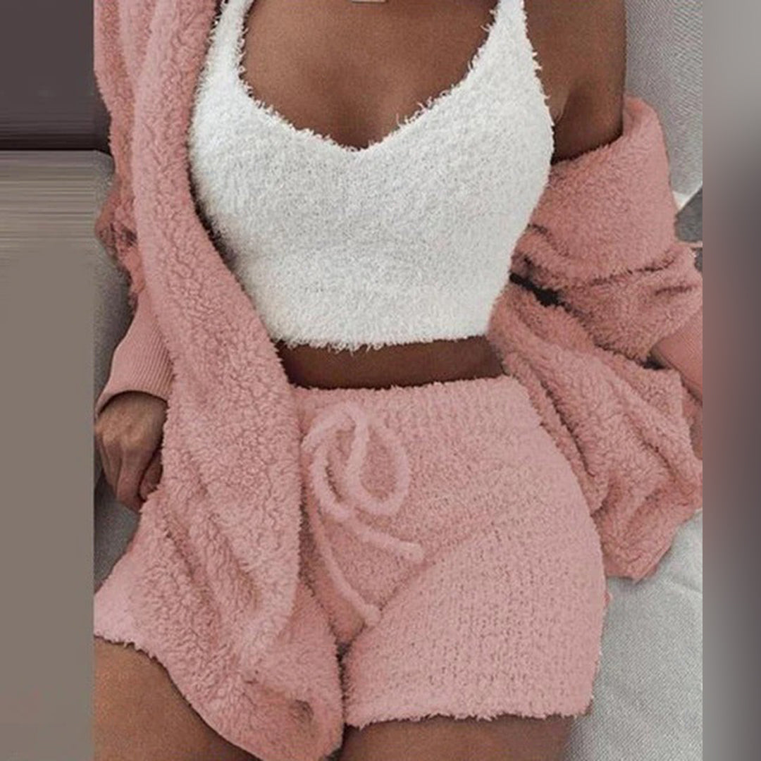ASTRID - A luxurious and comfortable 3-piece set that brings warmth and cosiness to any interior