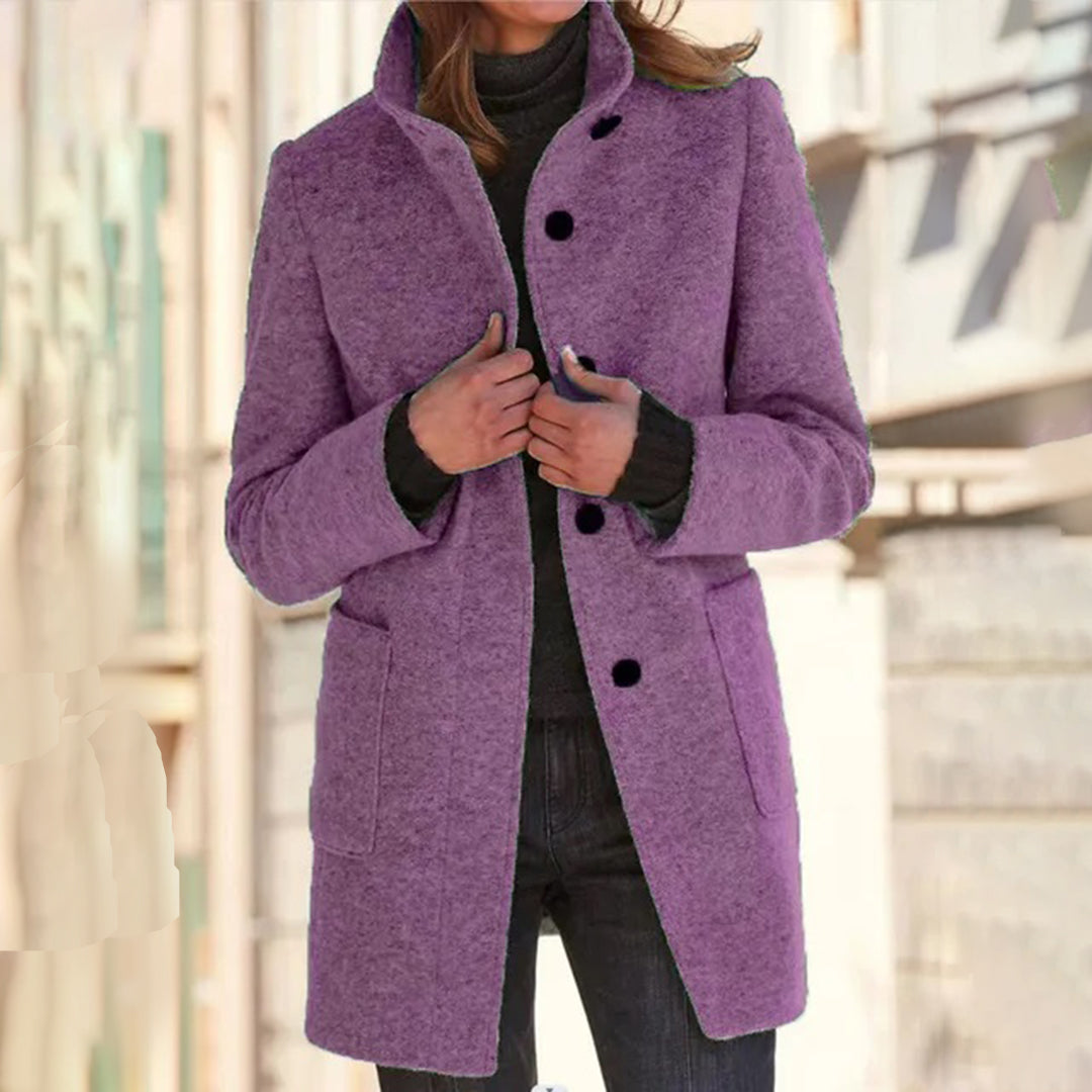 Elegant and comfortable women's coat - a reflection of luxury and style