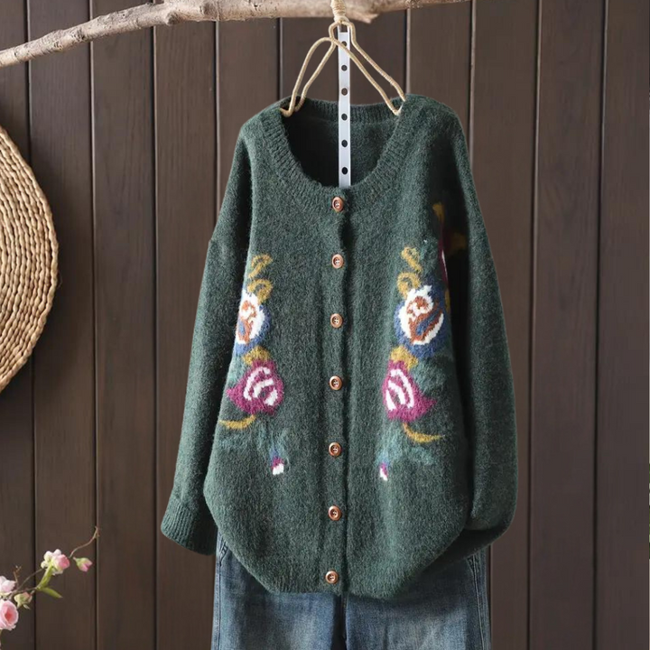 Stylish floral cardigan: perfect for everyday elegant styling