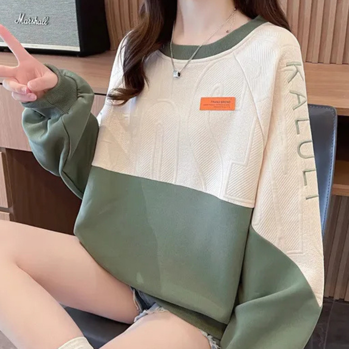 Elegant GISELA women's sweatshirt with a special touch