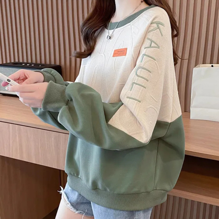 Elegant GISELA women's sweatshirt with a special touch
