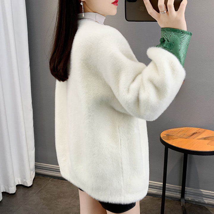 Stylish winter coat for women - perfect elegance and sophistication for any occasion