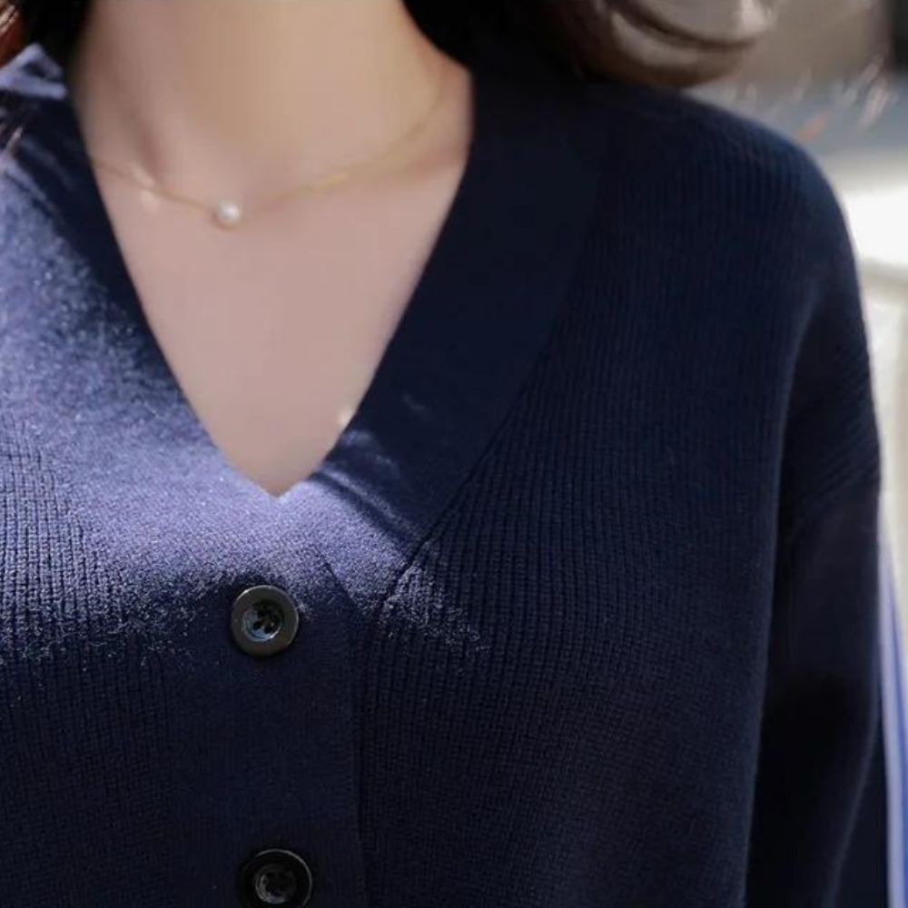 Stylish long-sleeved women's blouse - a pinch of modern elegance!