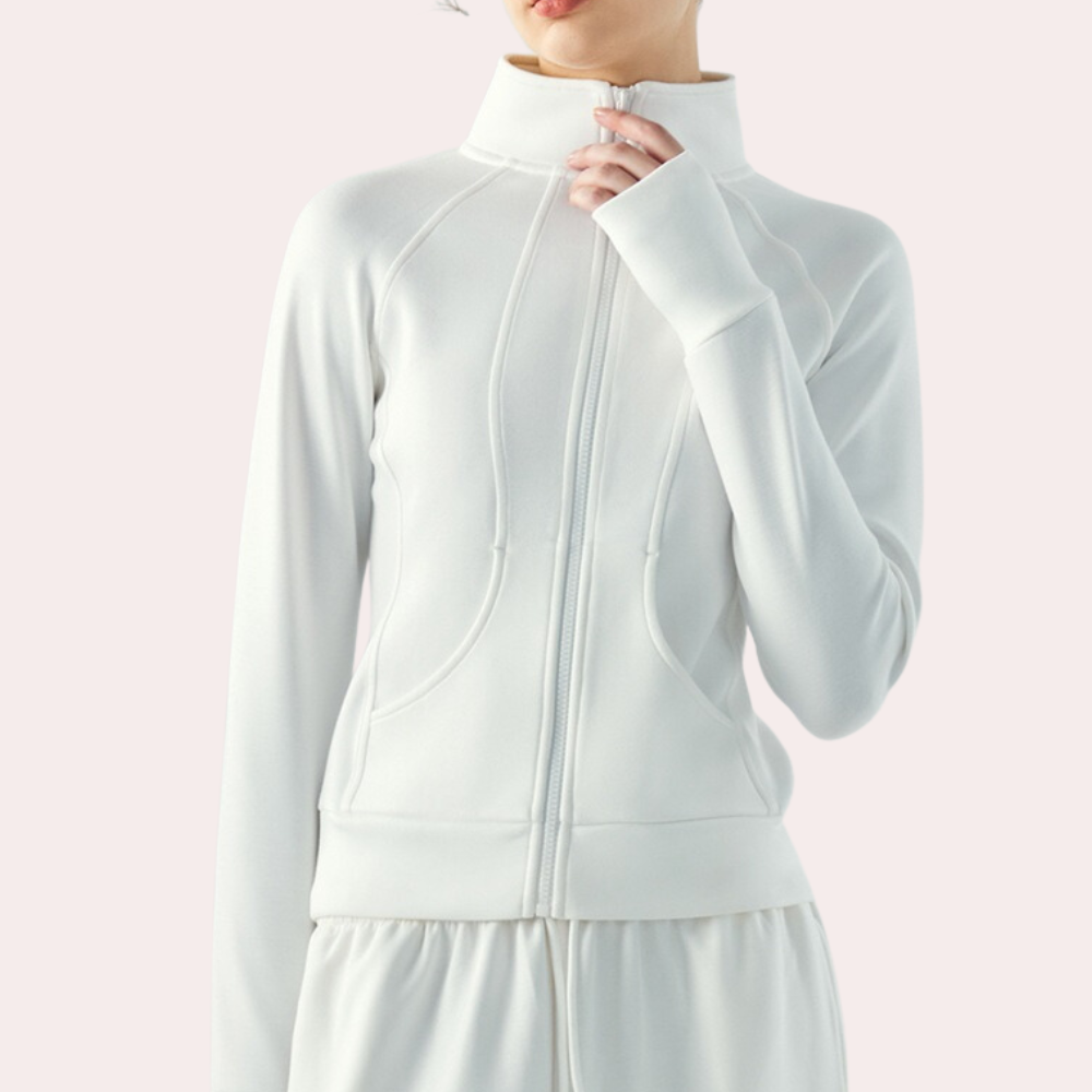 Soraya's stylish and comfortable winter coat for women