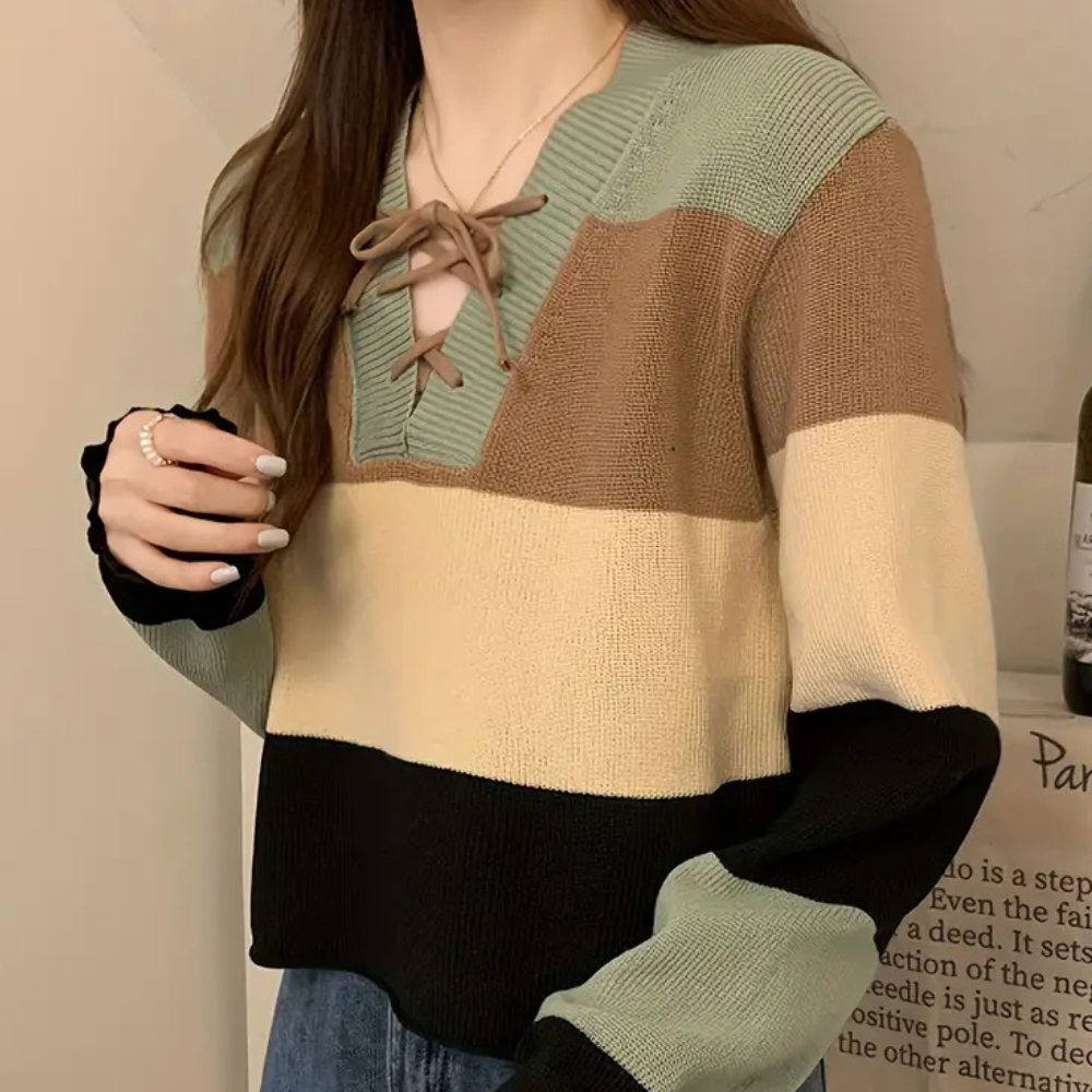 Stylish women's jumper with trendy pattern