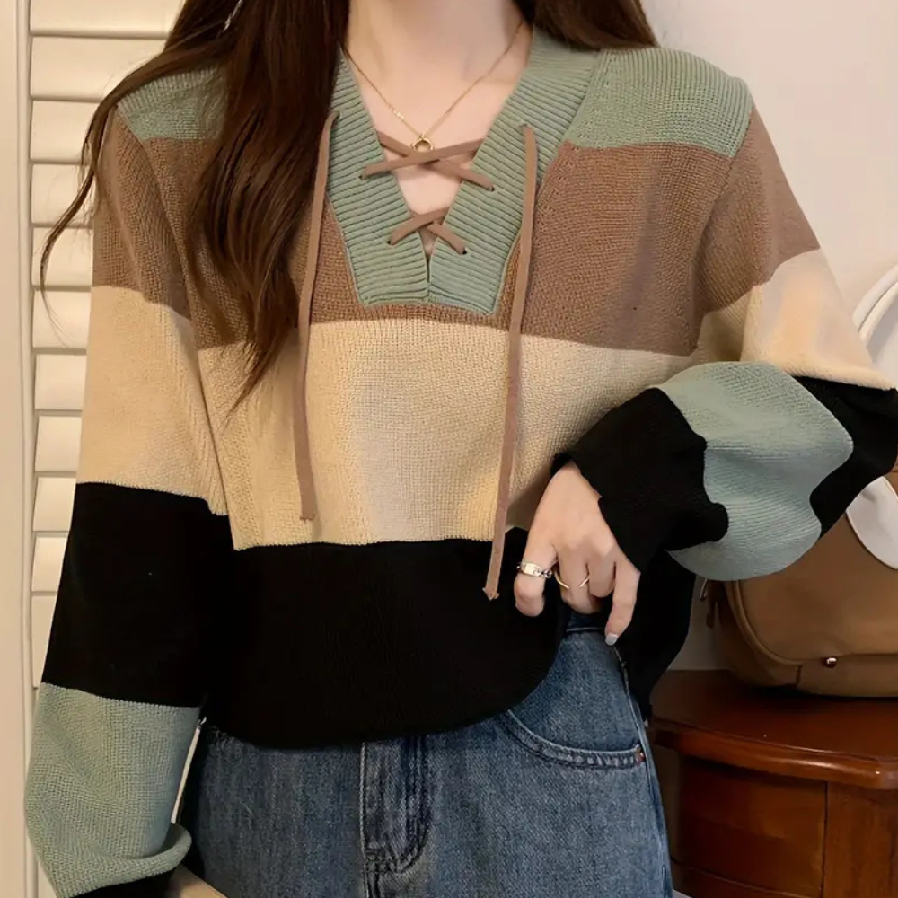 Stylish women's jumper with trendy pattern