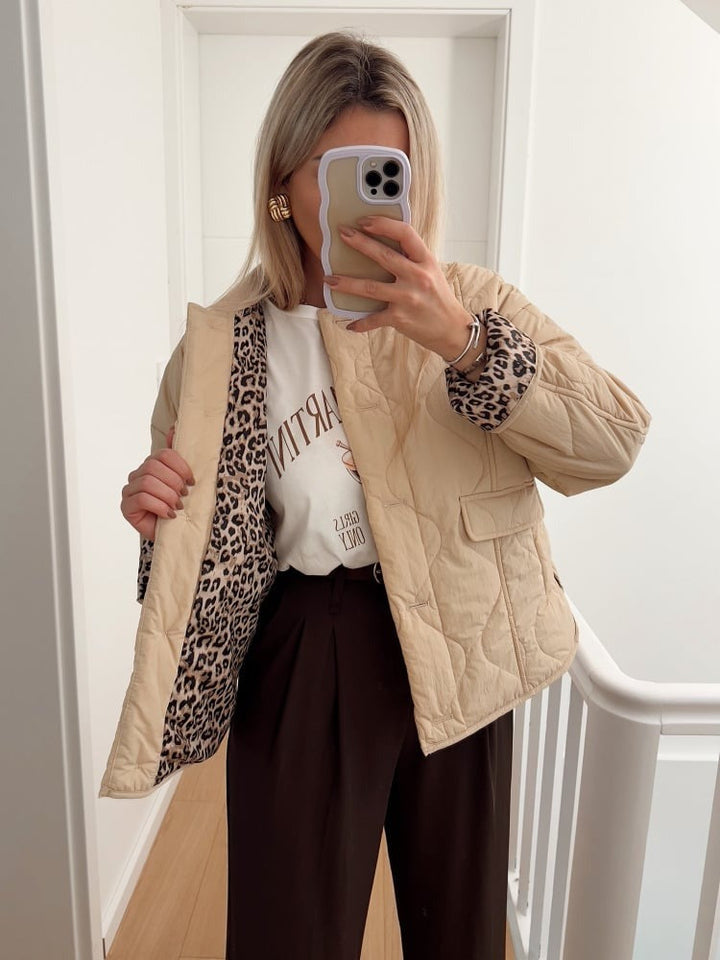Stylish Noémie™ jacket with fashionable panther lining