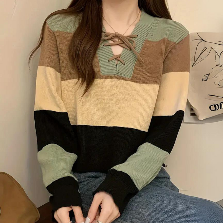 Stylish women's jumper with trendy pattern