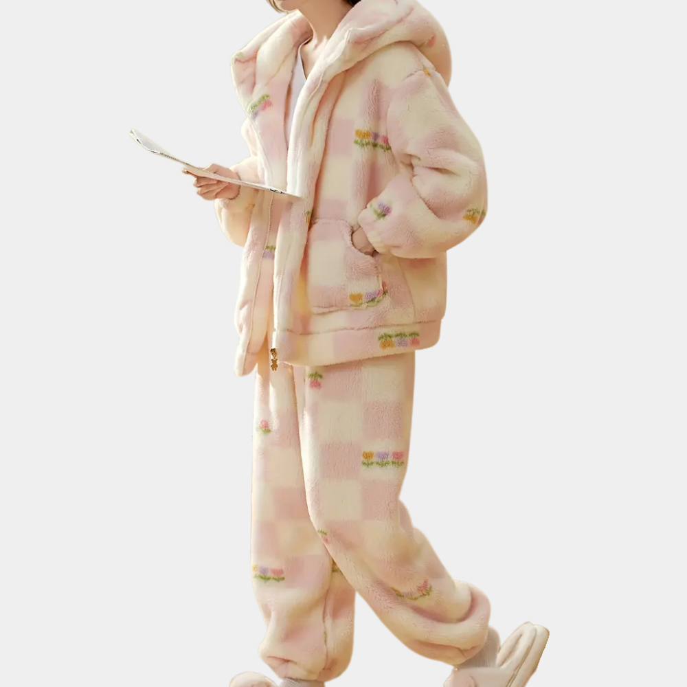 Discover ultimate comfort with the luxurious KAHLIA women's pyjamas!